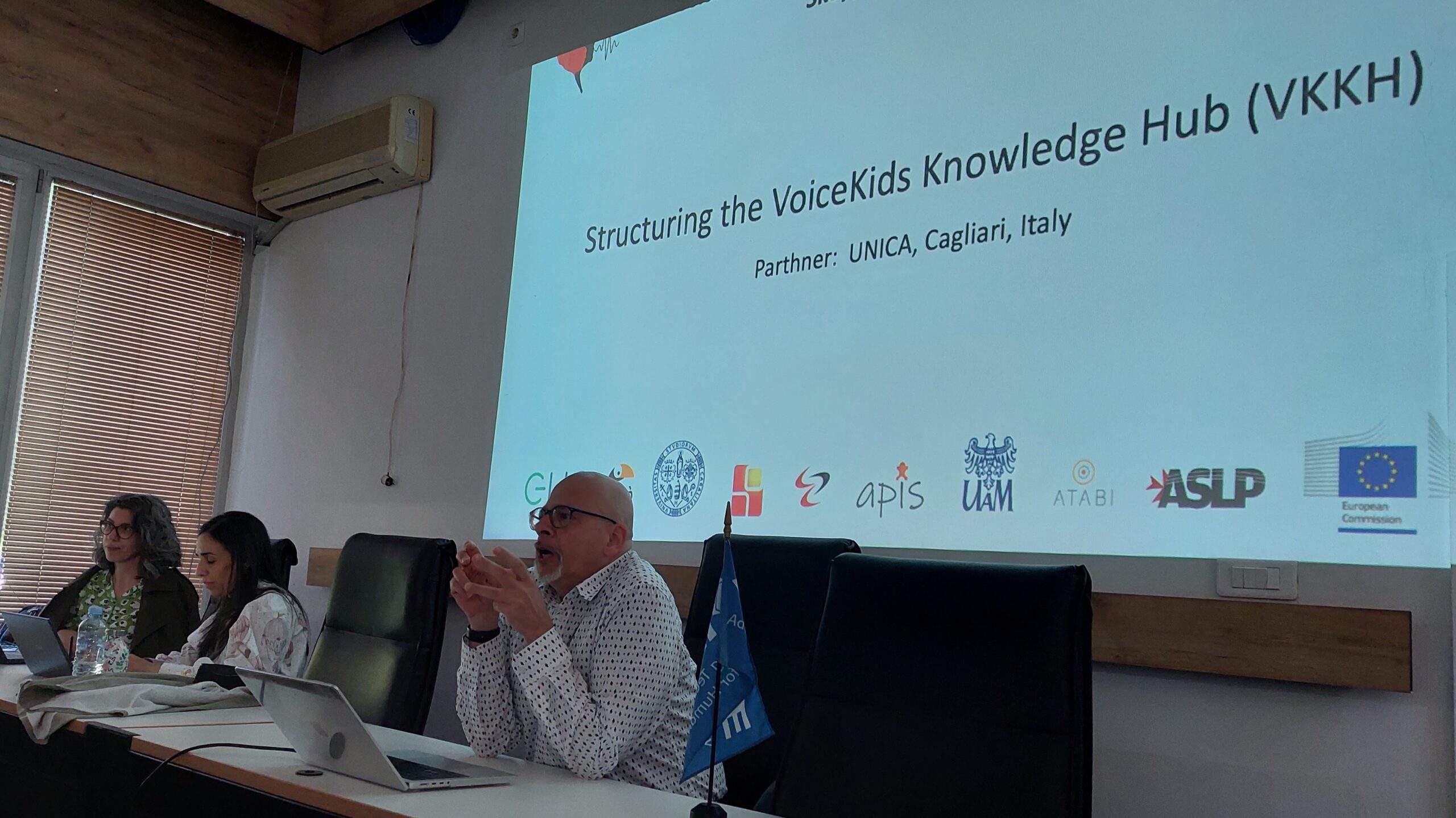 Silvio presenting the Knowledge Hub